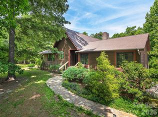 40 Deer Ridge Rd, Mills River, NC 28759