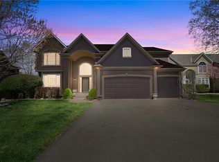 5916 NE Parks View Pl, Lees Summit, MO 64064