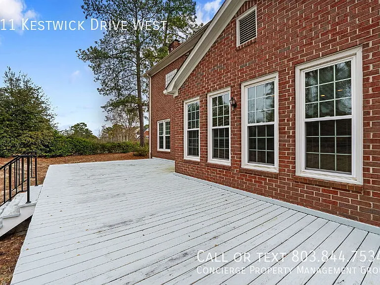 211 Kestwick Dr W — Photo 47