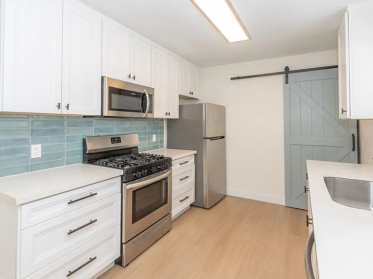 Remodeled 2 Bedroom/ 1 Bath Apartment Near Strand Beach in Oceanside! — Photo 3