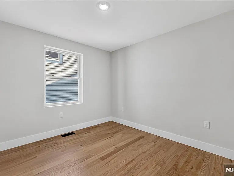 62 Hillside Ave — Photo 13