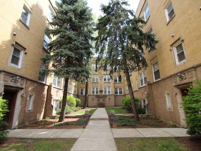 3921 W Addison St APT 2B, Chicago, IL, 60618