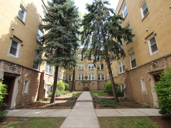 3921 W Addison St APT 2B, Chicago, IL 60618