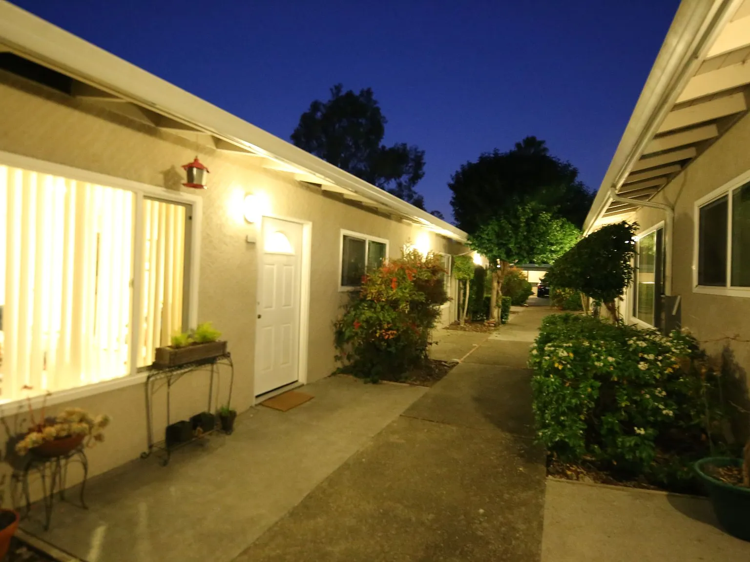 All Single Story Apartment Community — Photo 2