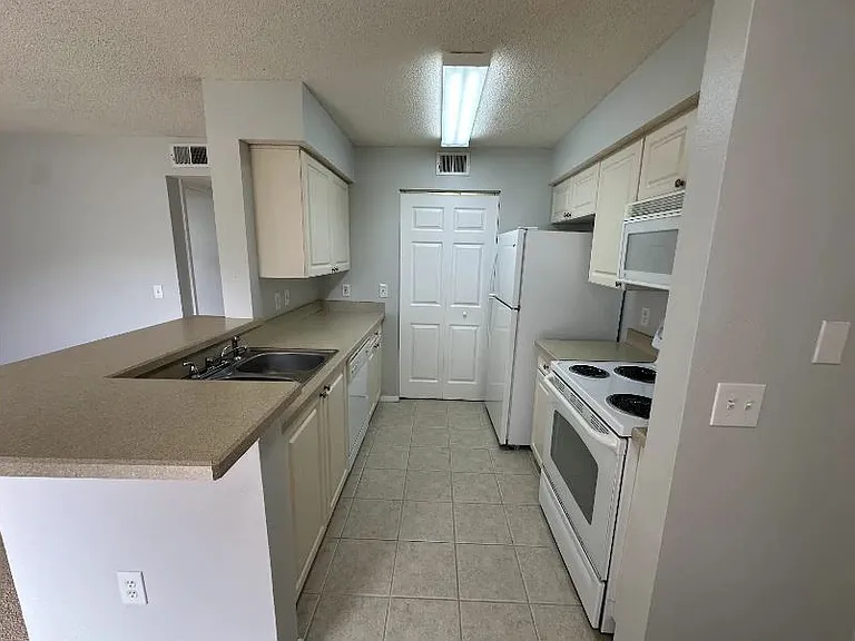 1222 Bermuda Lakes Ln #108 — Photo 17