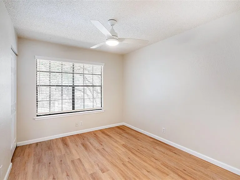 511 Algerita Dr #A — Photo 11