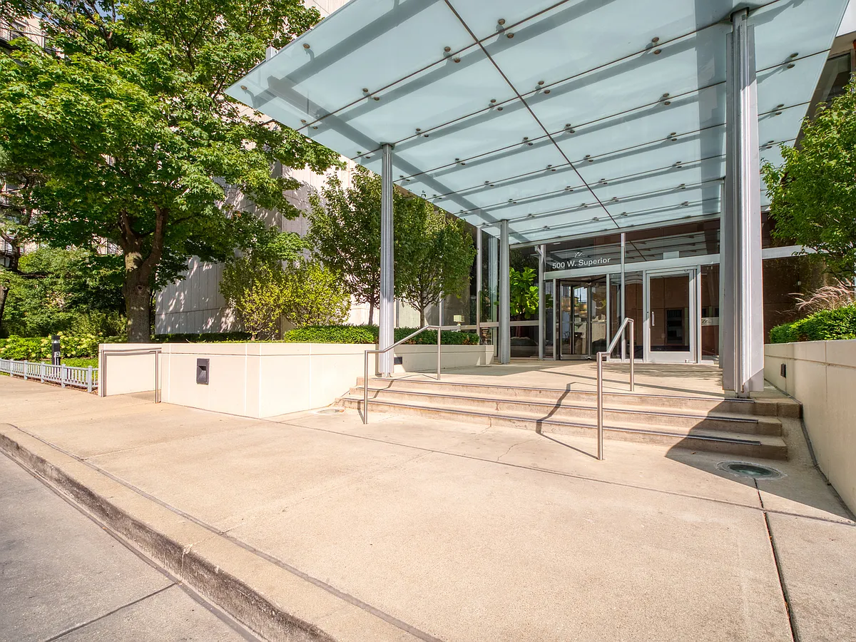 Building Photo - 500 W Superior St #1113