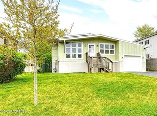 30 Grant Ave, Rumson, NJ 07760