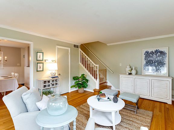 3rd image of 7010 Stanford Dr