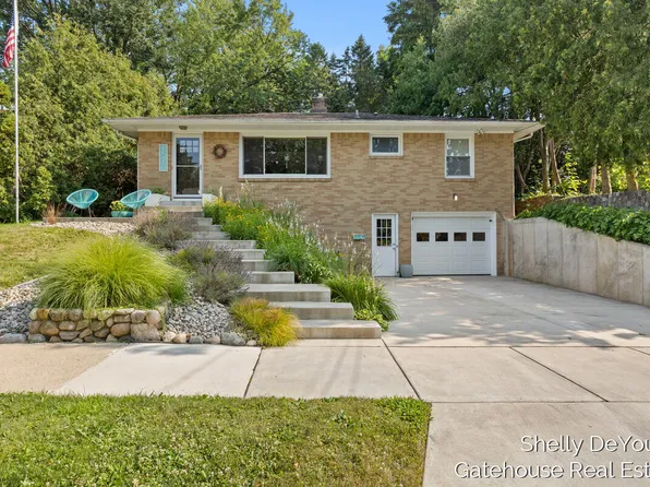 1570 E Terrace St NE, Grand Rapids, MI 49503