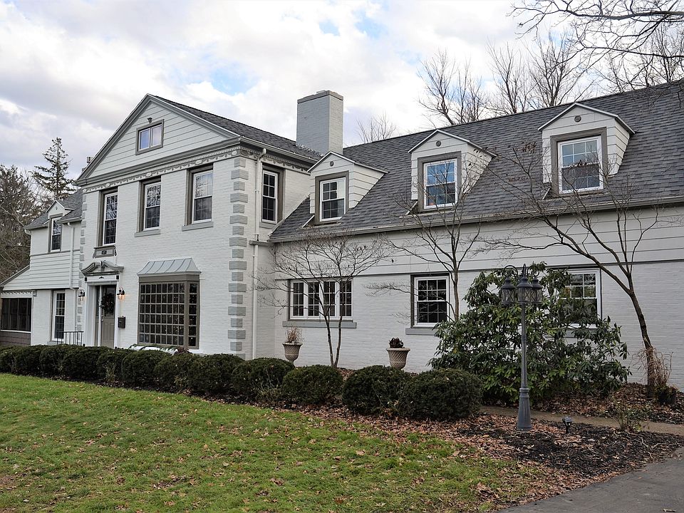 1st image of 627 Hawthorne Ln