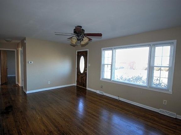 2nd image of 412 Nottaway Dr