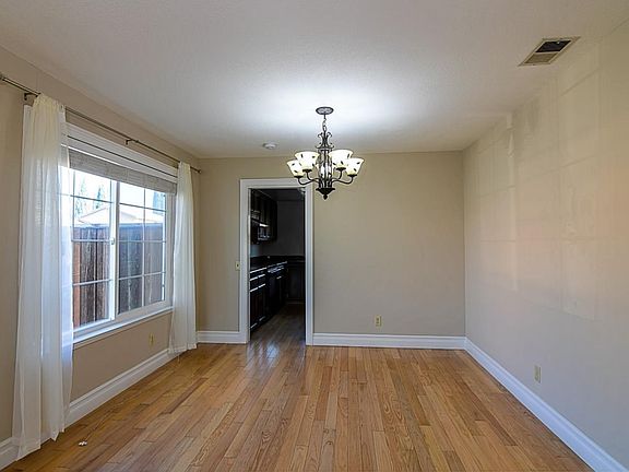 3rd image of 2654 Scottsdale Dr