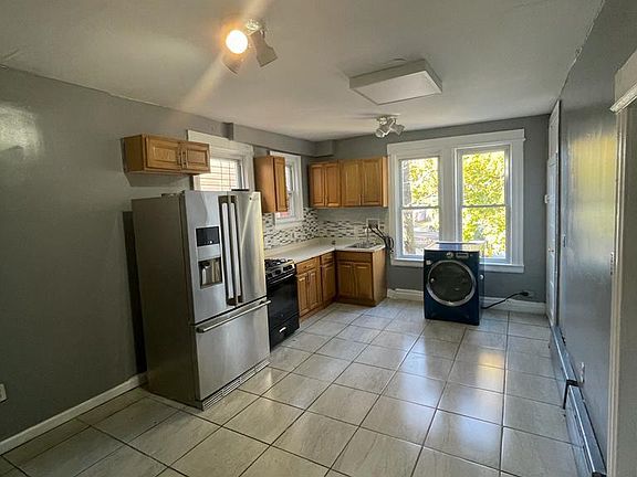 3rd image of 29 Ellis Ave Floor 2