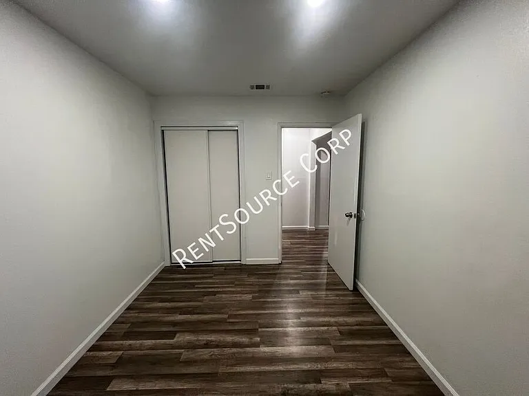 222 E Virginia Way — Photo 14