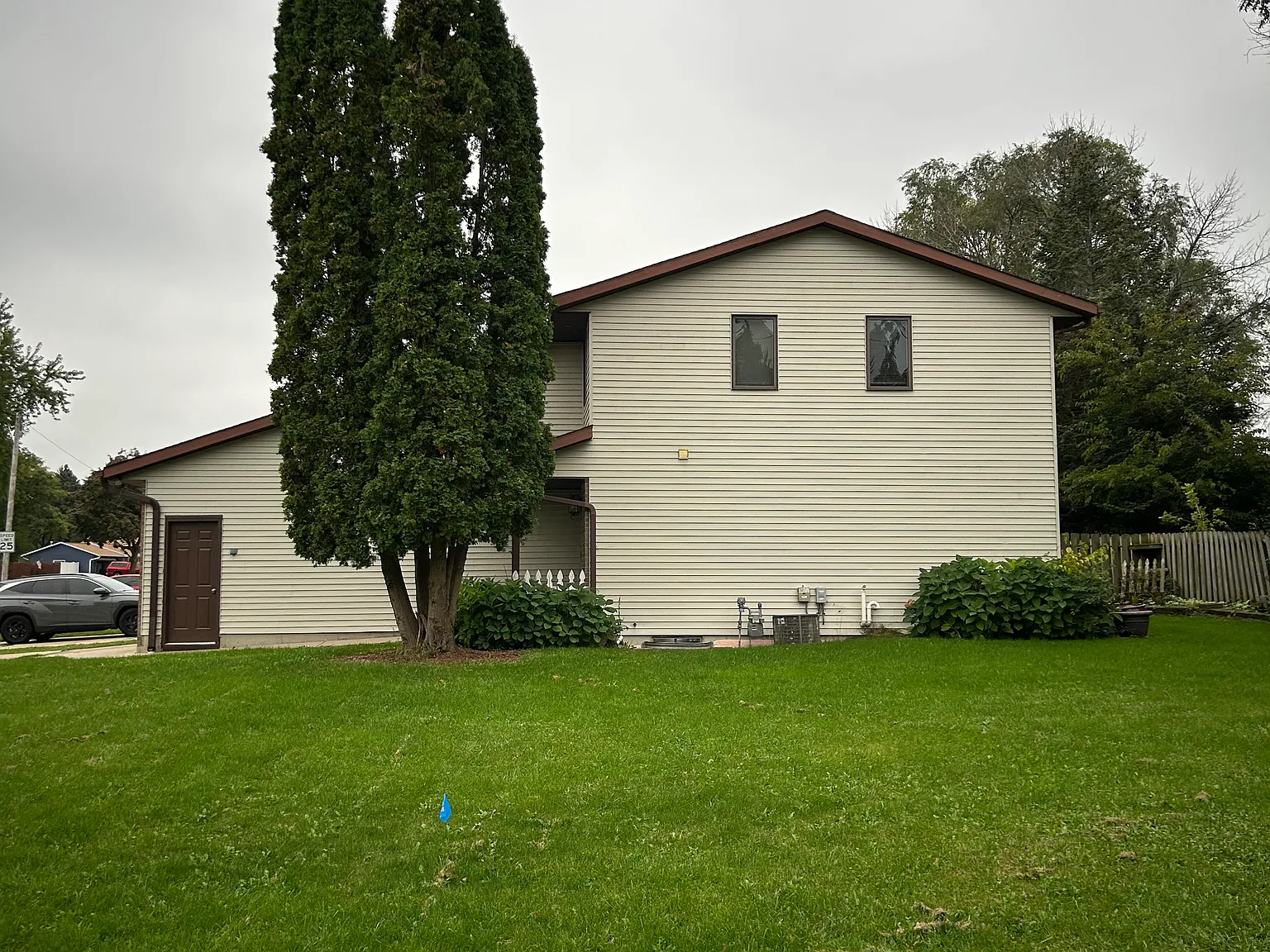 3 bed, 1.5 bath, 1440 sqft, $1,695 — Photo 3