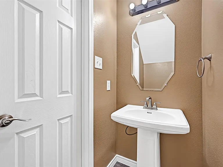 13218 Ambrosa Dr — Photo 13