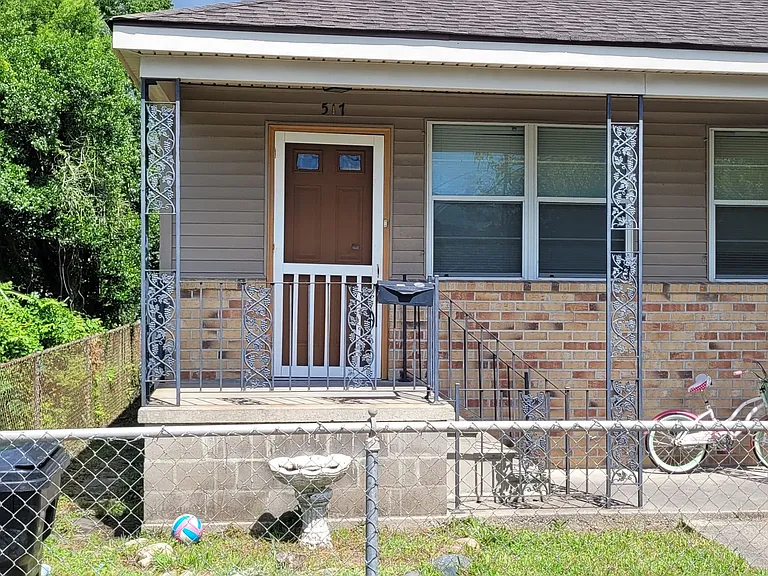517 Lizardi St — Photo 9