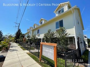 10833 E Burnside St, Portland, OR 97216