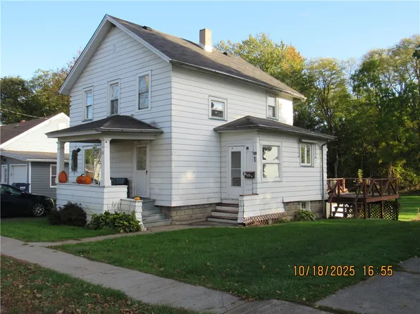 52 Montezuma St, Lyons, NY 14489