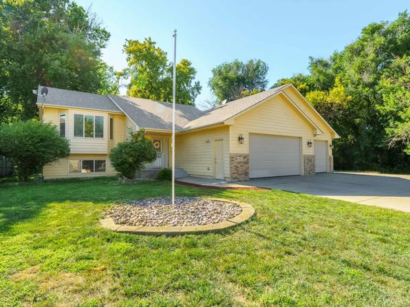 1920 E Tracy Ln, Sioux Falls, SD 57103