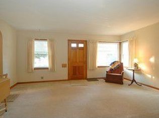 247 S Aldine St, Elgin, IL 60123