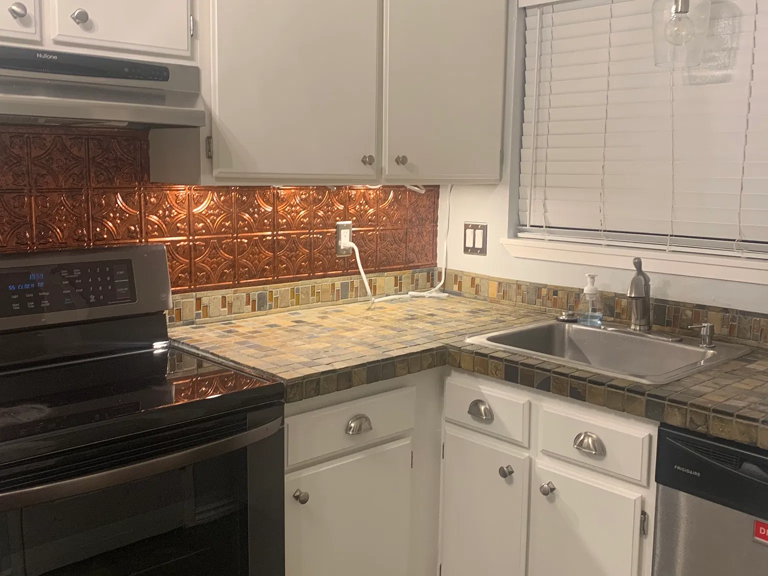 2 bed, 1.5 bath, 900 sqft, $1,895 — Photo 2