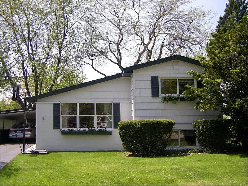 2754 Crawford Ave photo 1