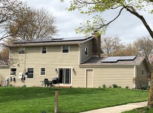 1843 Jeffery Ln, Waukesha, WI 53186