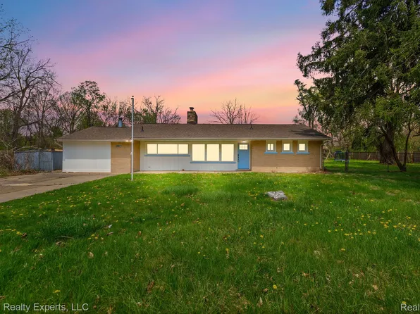 23456 Lee Baker Dr, Southfield, MI 48075
