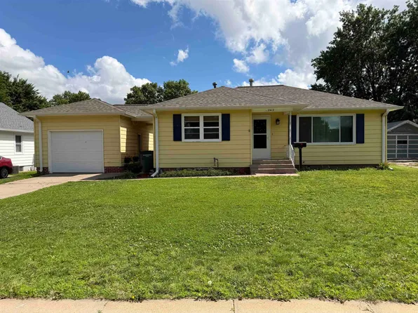 2413 W 7th St, Hastings, NE 68901