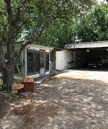 5th image of 1803 SW 19th St