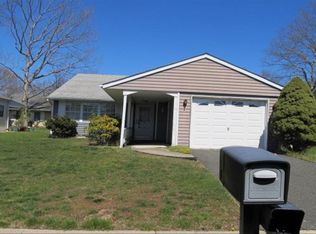 162 Brownfield Dr, Ridge, NY 11961