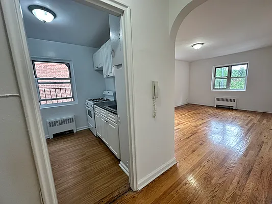 Rented by Karten Real Estate Services LLC | media 9