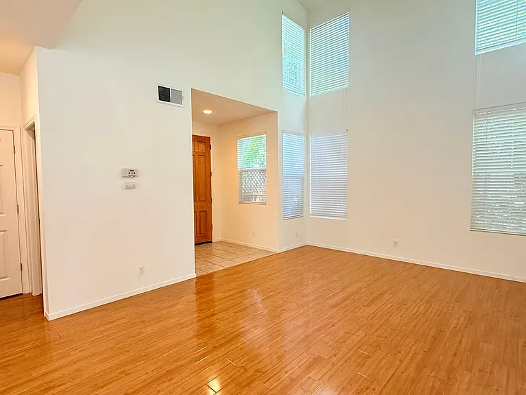 1023 Vista Pointe Cir — Photo 9