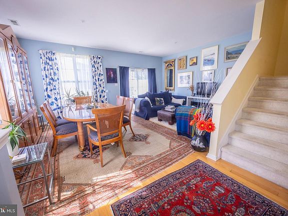 4th image of 36 Old Cedarbrook Rd