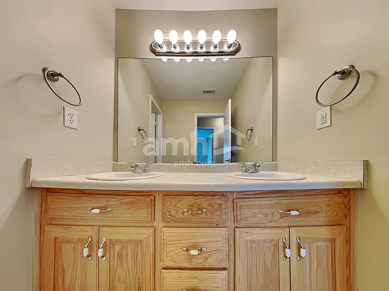 712 Gatwick Ct — Photo 20