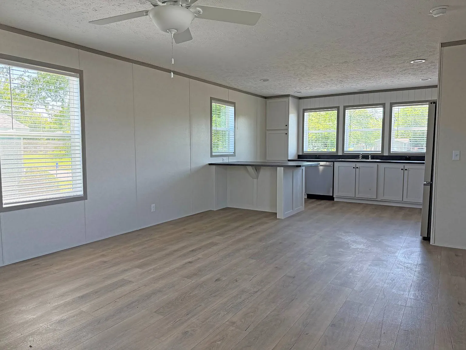 3 bed, 2.0 bath, 1140 sqft, $1,300 — Photo 4