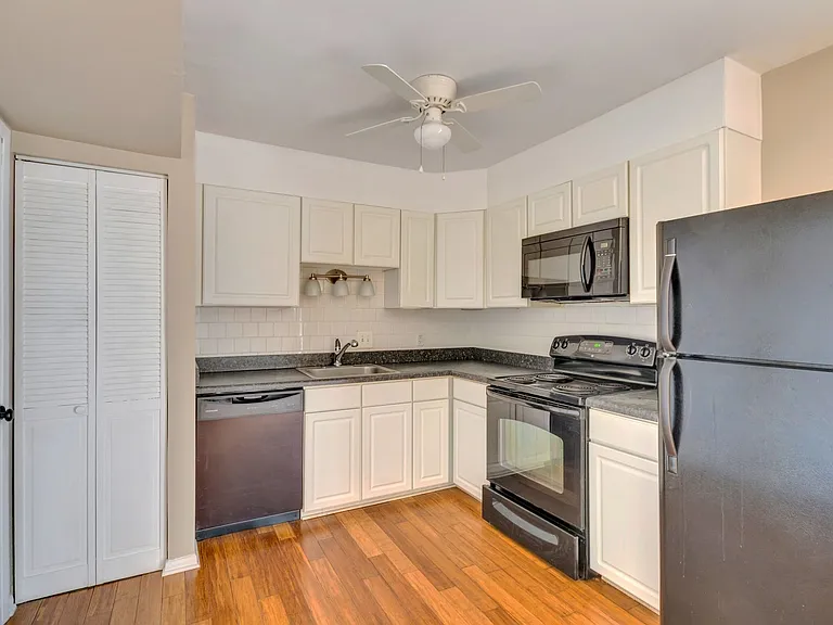 2716 Gatewood Cir — Photo 6