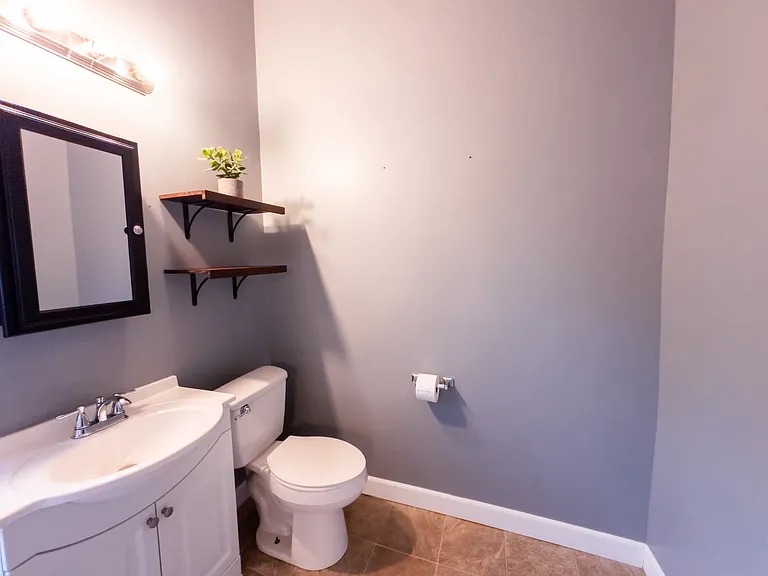 117 E Vine St — Photo 21