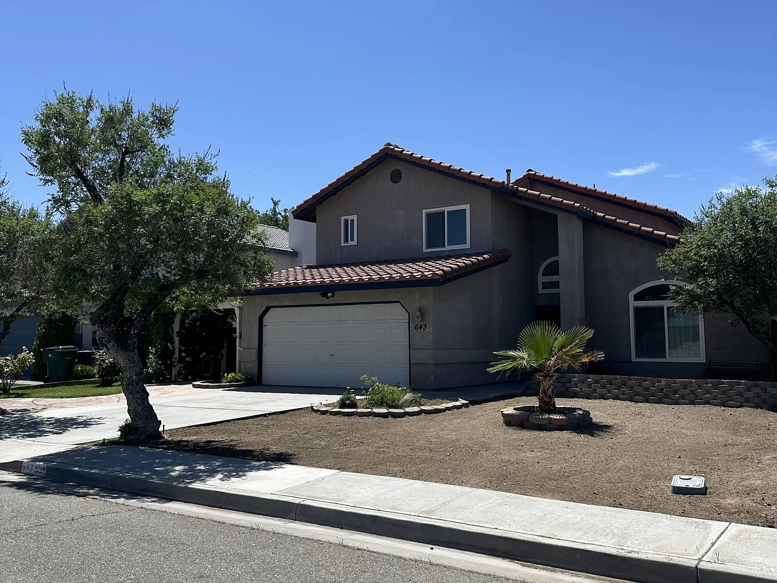 643 Regency Ct — Photo 3