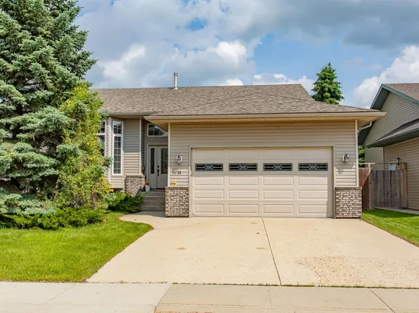 21 W Royal Cres, Lacombe, AB T4L 2H7