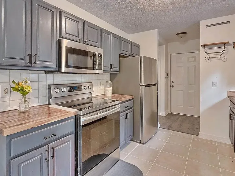 189 Hester Woods Dr — Photo 8