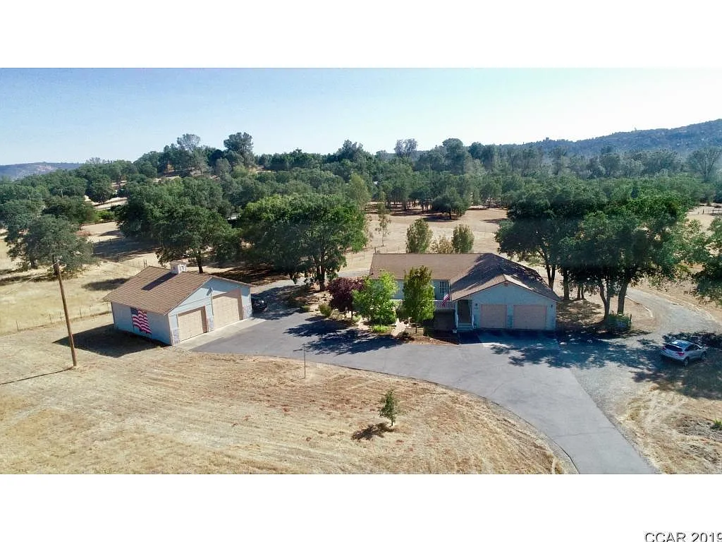652 Feather Dr photo 1