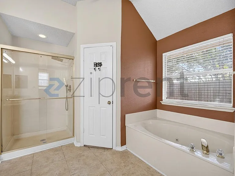 5412 Blue Water Lake Dr — Photo 22