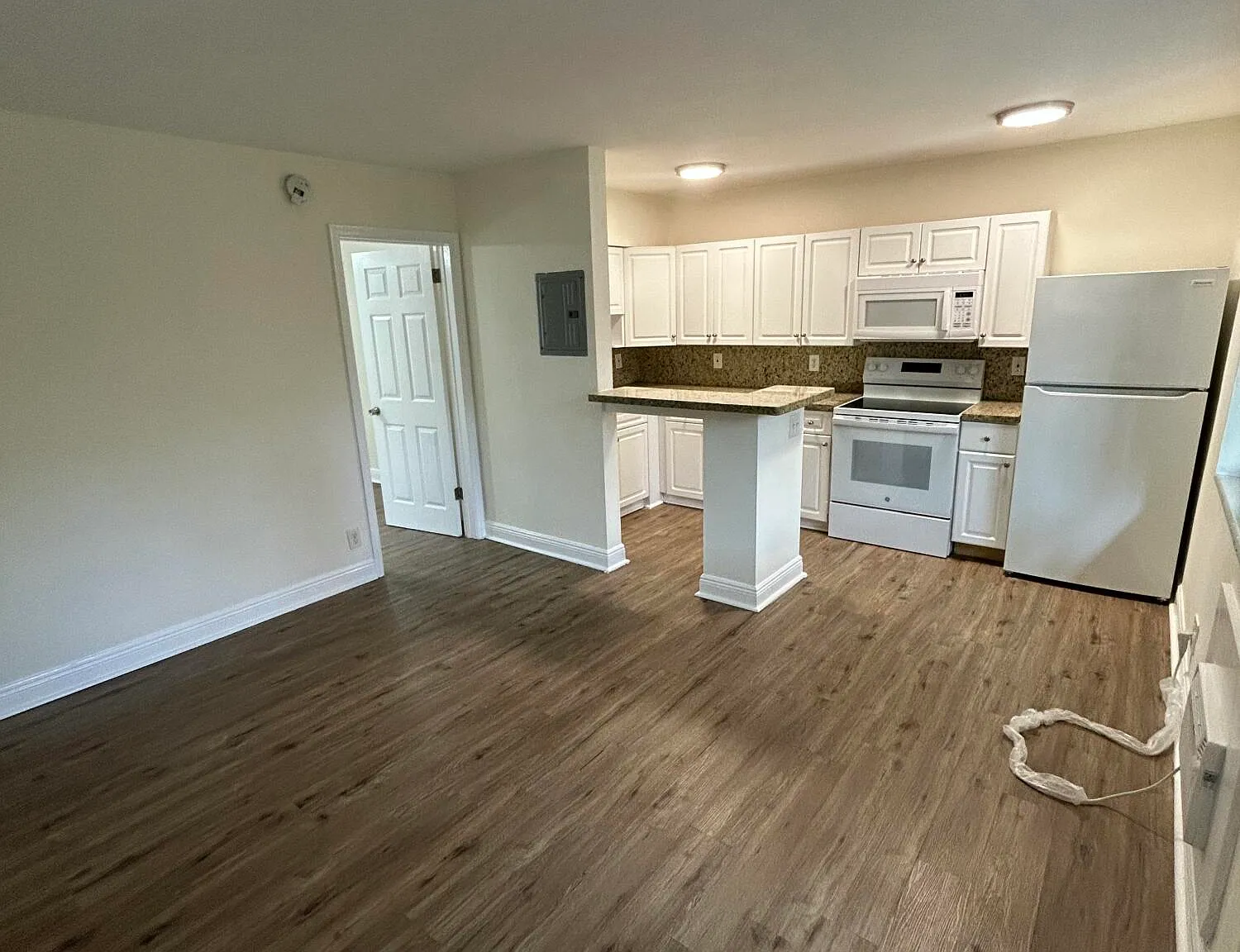 1 bed, 1.0 bath, 5276 sqft, $1,600 — Photo 1