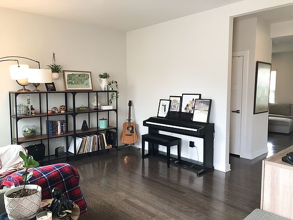 5th image of 469 Goodman Dr