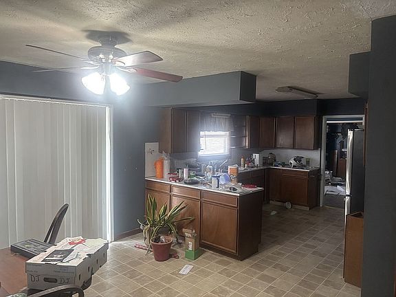 4th image of 575 Commercial St