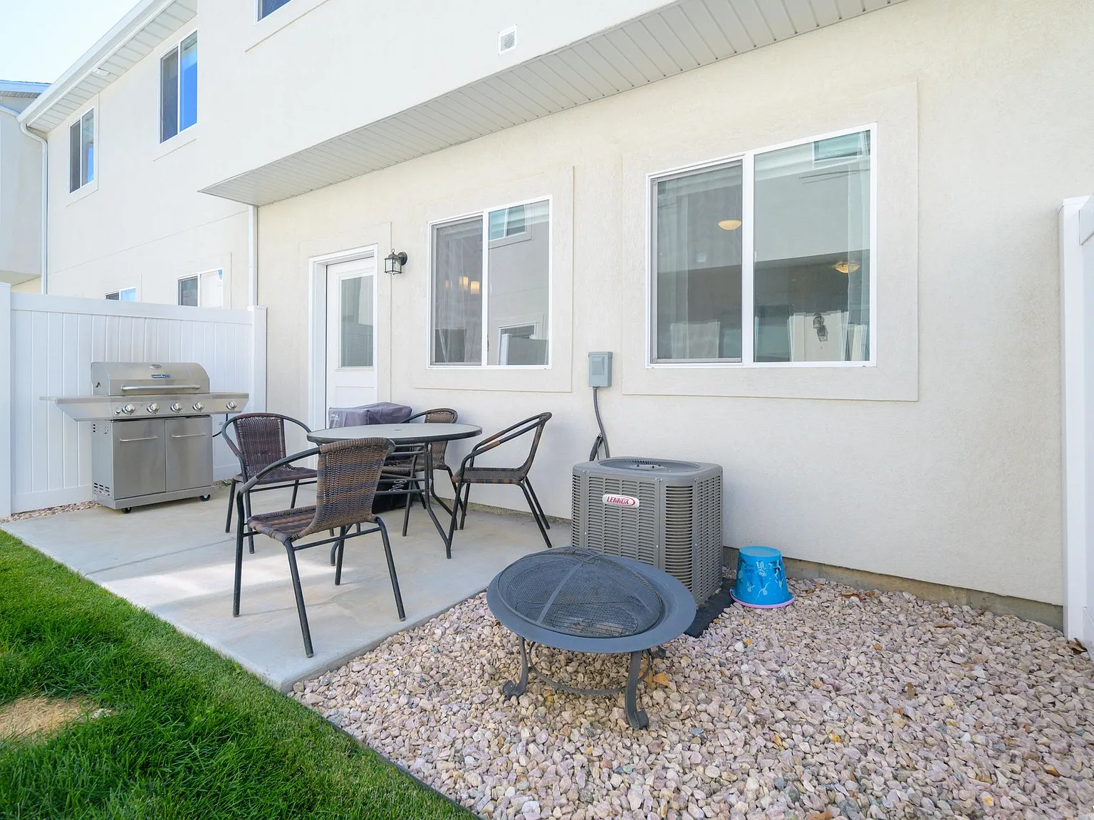 3 bed, 2.5 bath, 1500 sqft, $1,699 — Photo 4