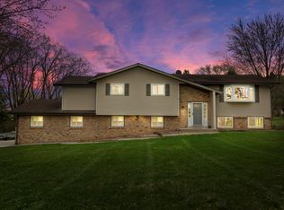 W218N14230 Hilltop Ct, Richfield, WI 53076